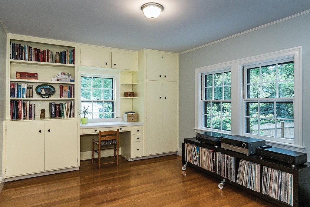 90 Risley Road Brookline, MA 02467 - Photo 8 of 14