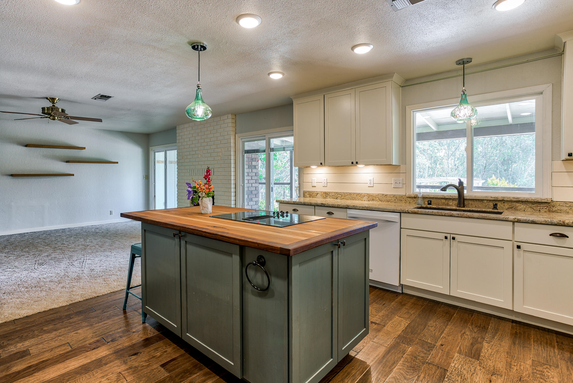 21495 Valley Oak Road Redding, CA 96003 - Photo 9 of 45 _MGL0061