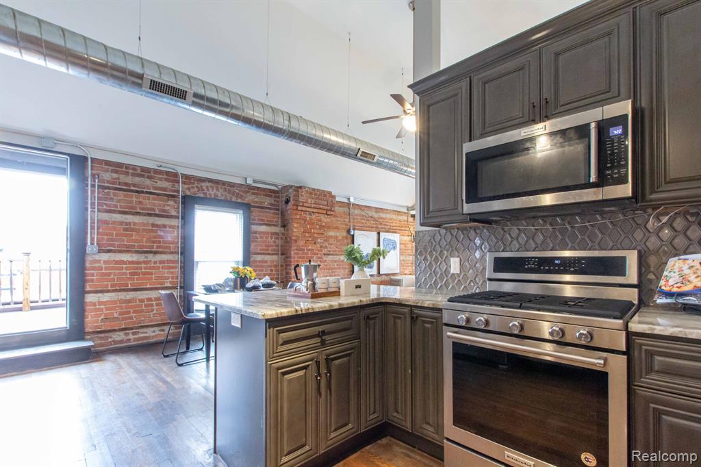 4468 3rd Avenue, Unit UPPR Detroit, MI 48201 - Photo 13 of 24