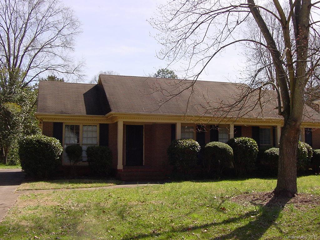 a front view of house with yard