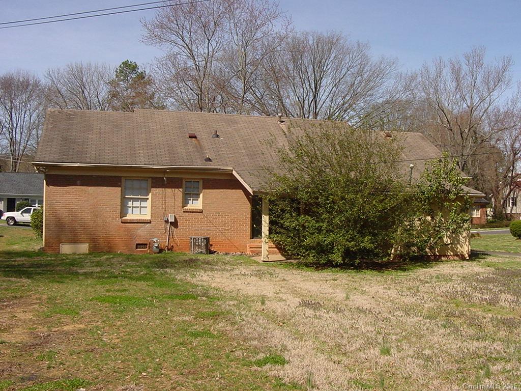 4827 Fairheath Road Charlotte, NC 28210 - Photo 2 of 2 a front view of house with yard