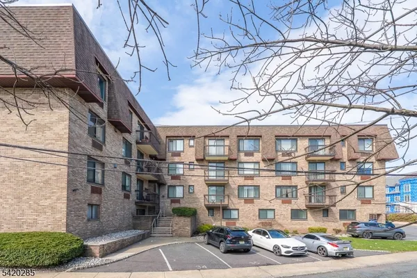 $330,000 | 190 Morris Avenue, Unit 3B, Springfield, NJ 07081