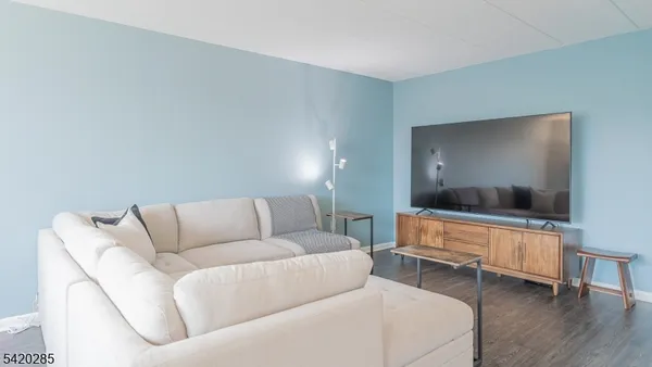 $330,000 | 190 Morris Avenue, Unit 3B, Springfield, NJ 07081