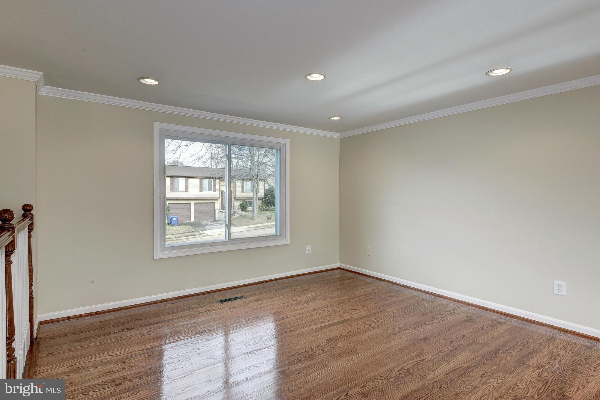 3203 Napper Road Alexandria, VA 22306 - Photo 3 of 30 Interior (General)