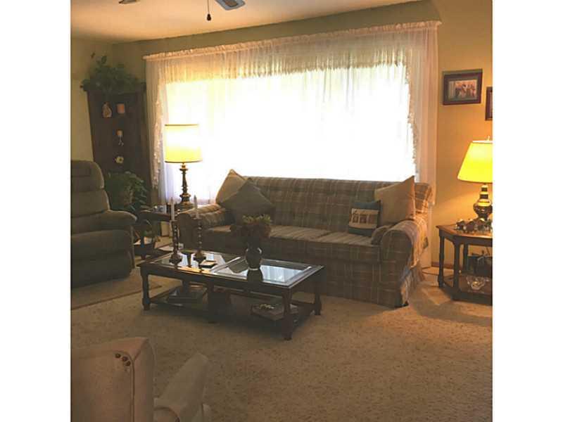 3430 Morefield Road Hermitage, PA 16148 - Photo 2 of 25 Living Room.