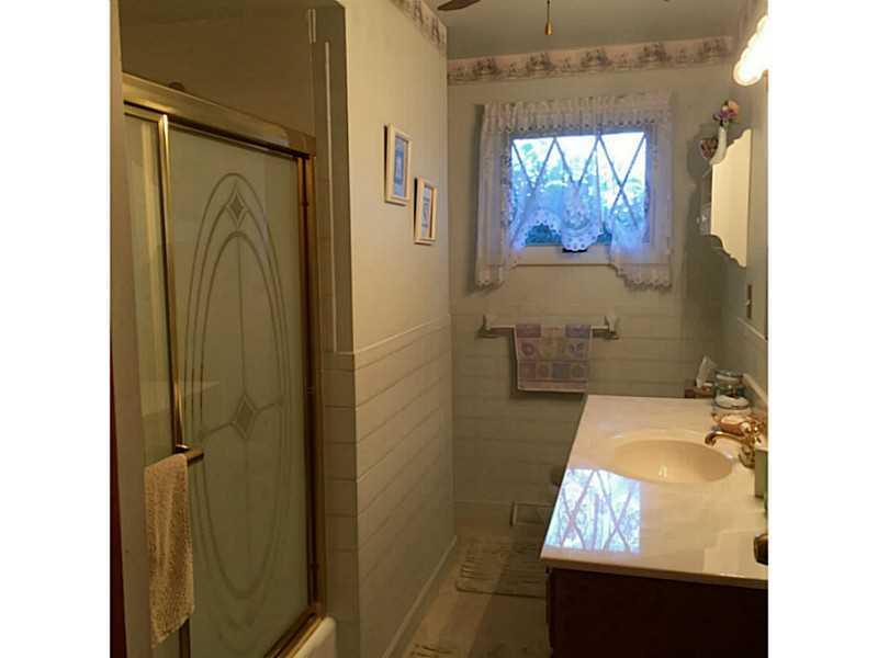 3430 Morefield Road Hermitage, PA 16148 - Photo 5 of 25 Full Bath.