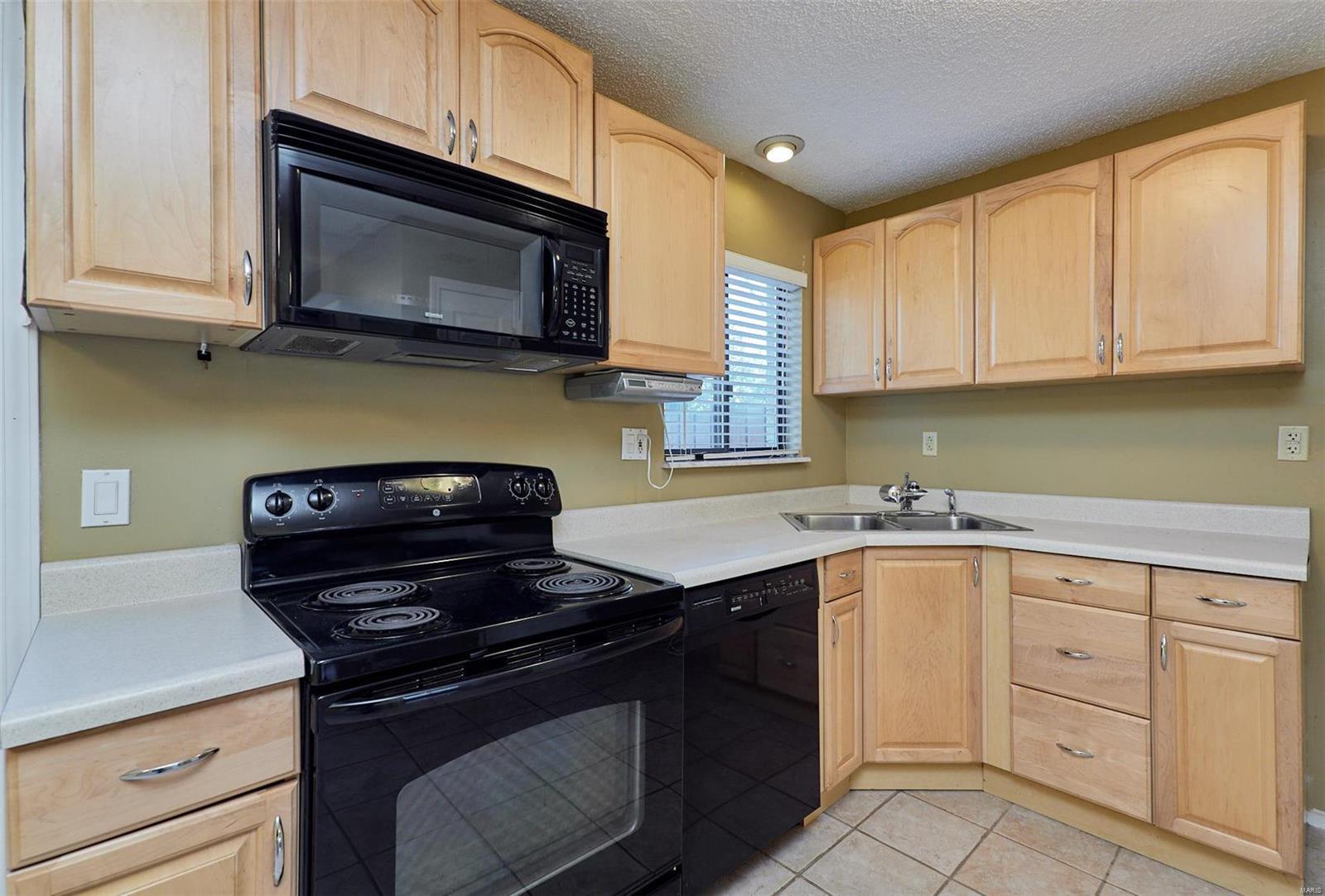 865 Portsdown Road Ballwin, MO 63011 - Photo 14 of 32 Gallery Image 14