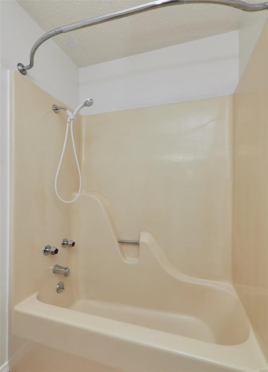 865 Portsdown Road Ballwin, MO 63011 - Photo 22 of 32 Gallery Image 22