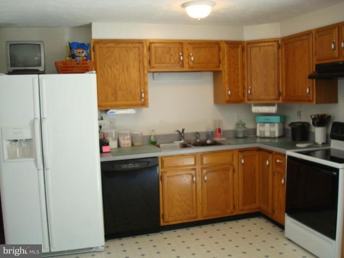 111 Sycamore Road Mount Airy, MD 21771 - Photo 13 of 20 Kitchen
