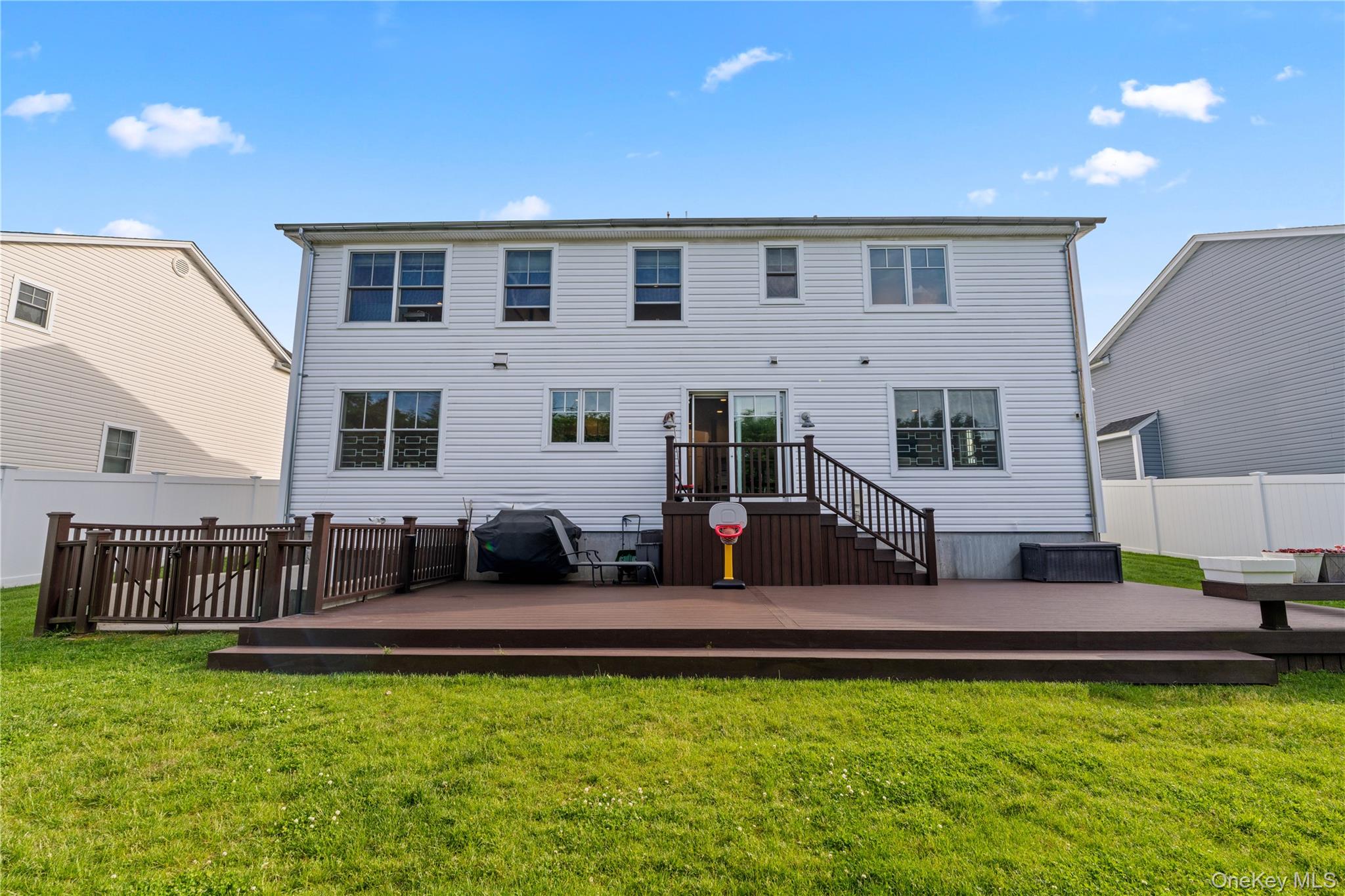 79 Joyce Road Plainview, NY 11803 - Photo 19 of 22