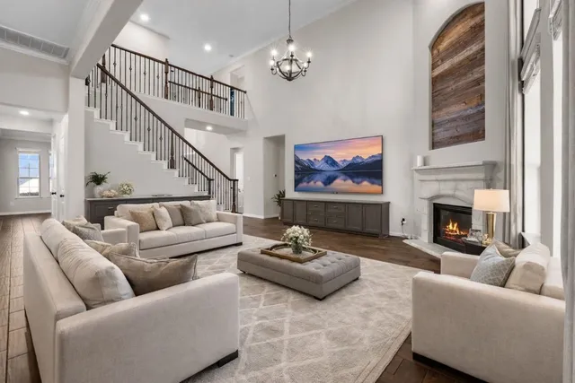 $1,099,000 | 4512 Diamante Drive, Spicewood, TX 78669