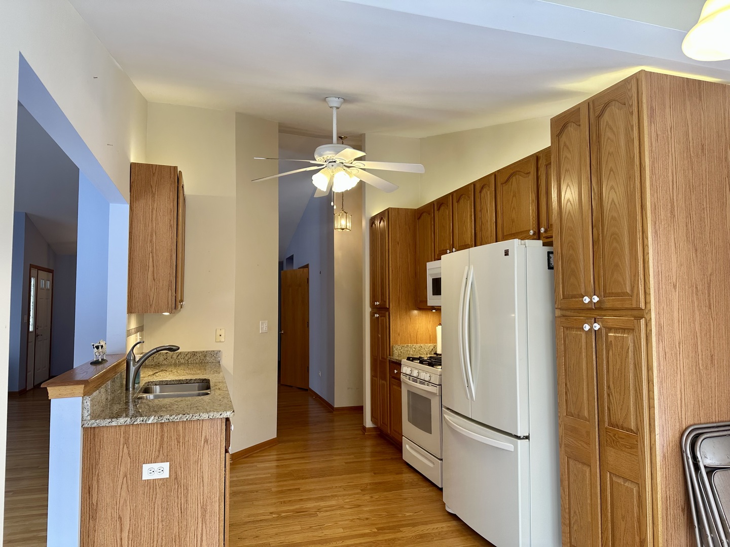 11904 Somerset Road Orland Park, IL 60467 - Photo 18 of 38 a kitchen with stainless steel appliances a refrigerator and a stove top oven
