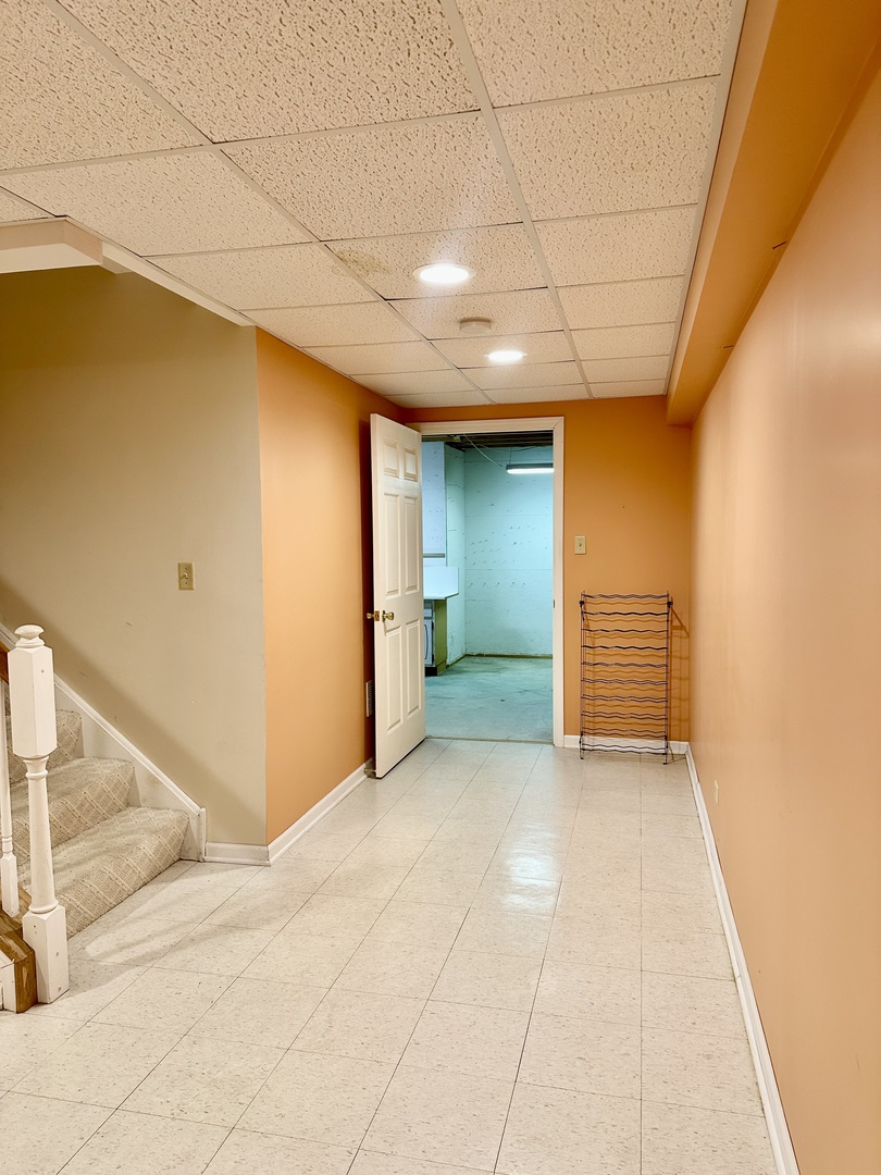 11904 Somerset Road Orland Park, IL 60467 - Photo 33 of 38 a view of a livingroom with a staircase