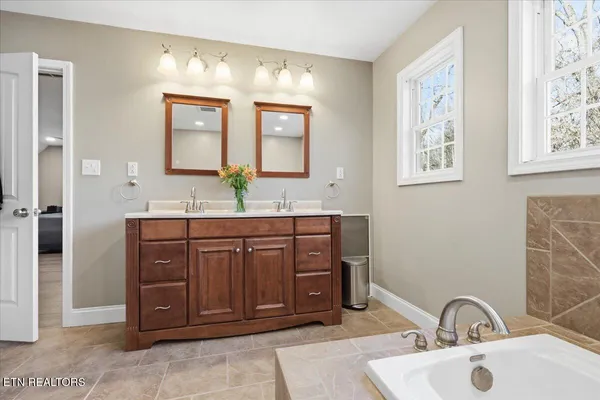 $649,900 | 4207 Fulton Drive, Knoxville, TN 37918