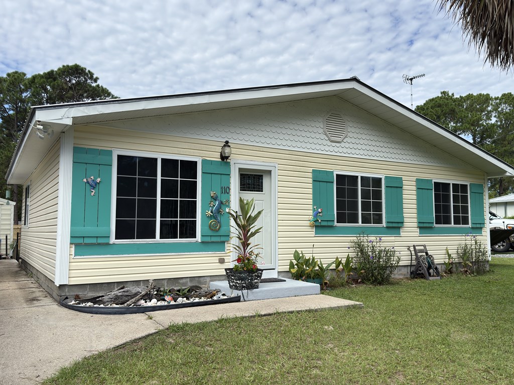 110 Franklin Street Carrabelle, FL 32322 - Photo 2 of 24