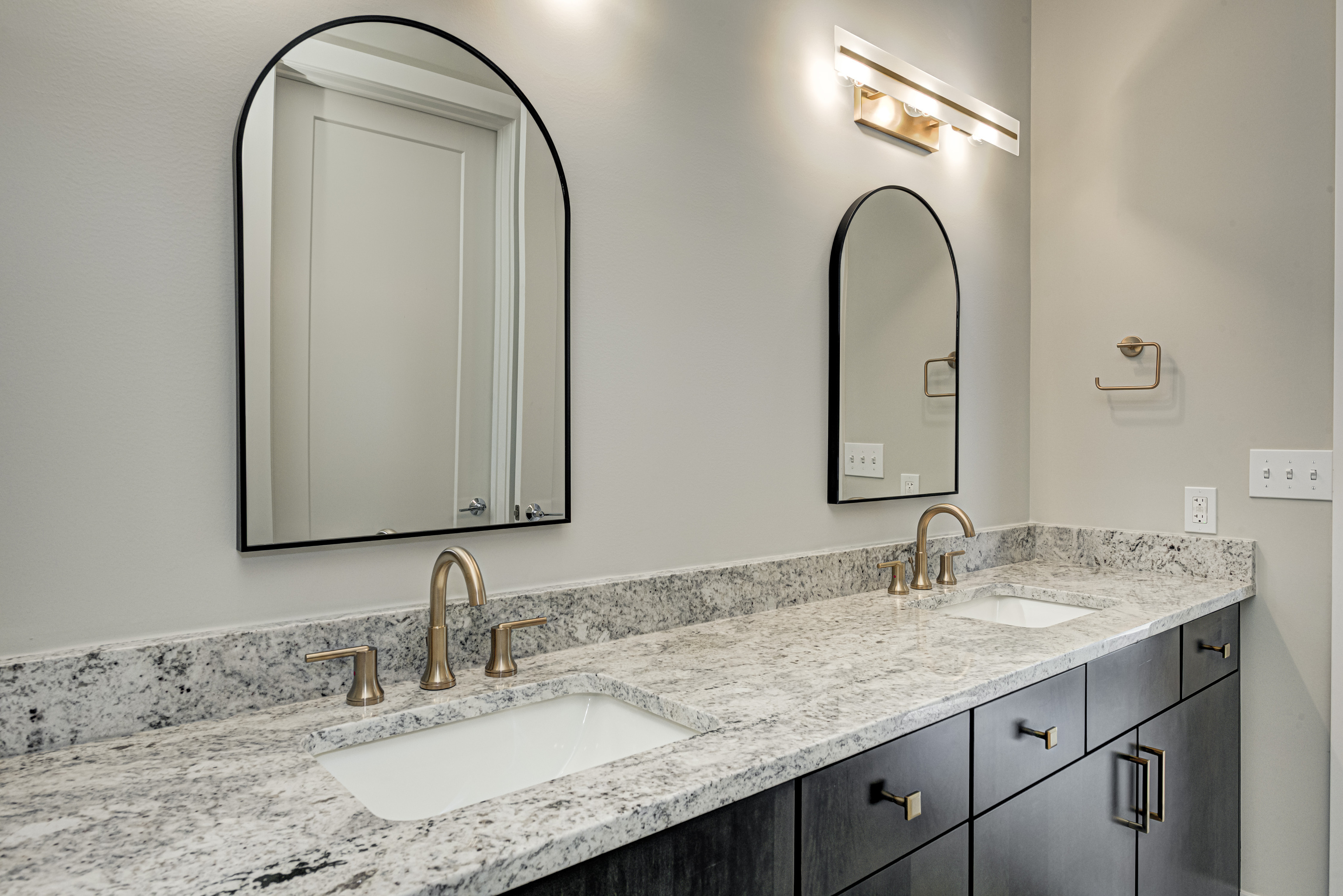 704 Pawnee Road, Unit 200 Carmel, IN 46032 - Photo 32 of 49 Gallery Image 32