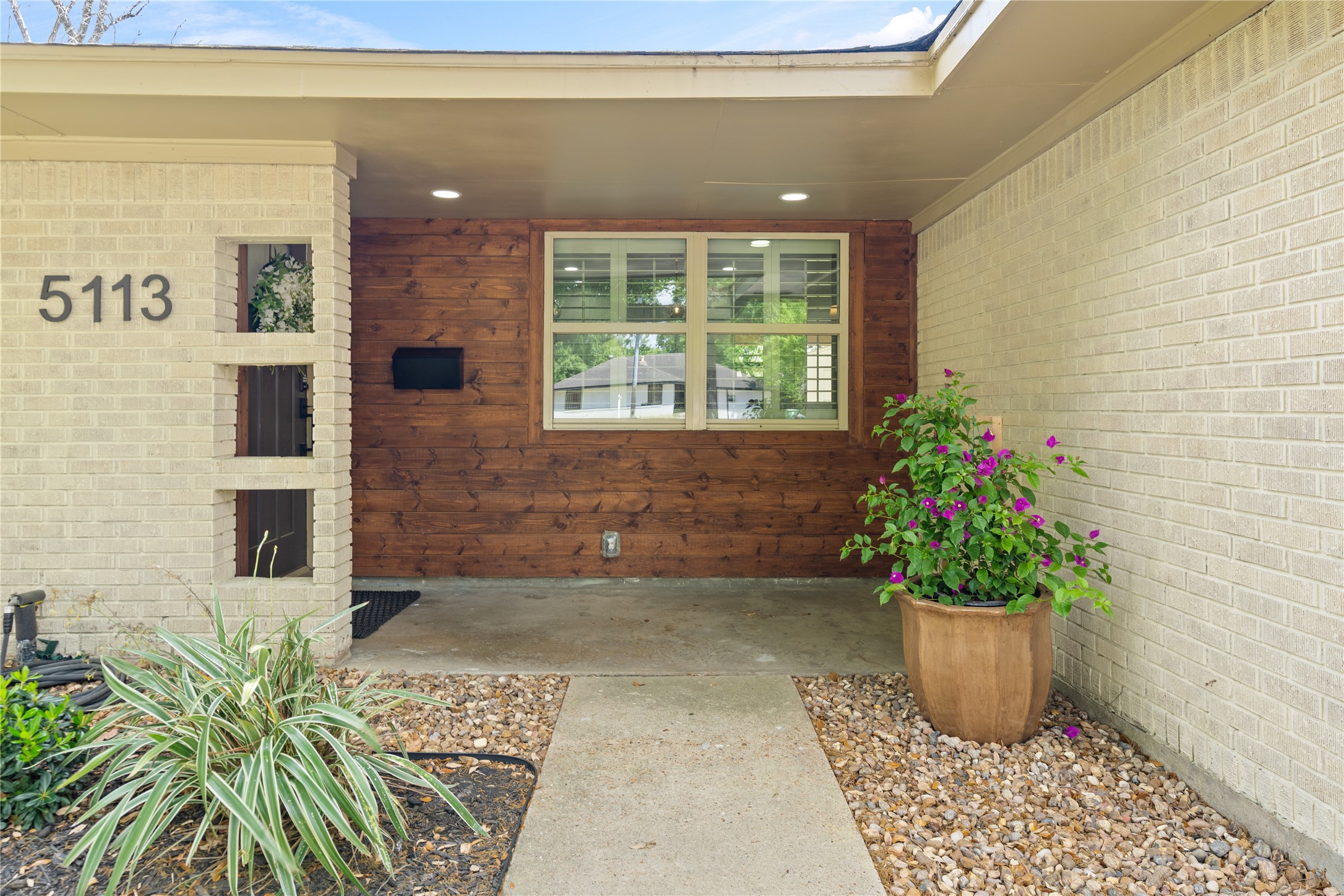5113 West 43rd Street Houston, TX 77092 - Photo 3 of 30