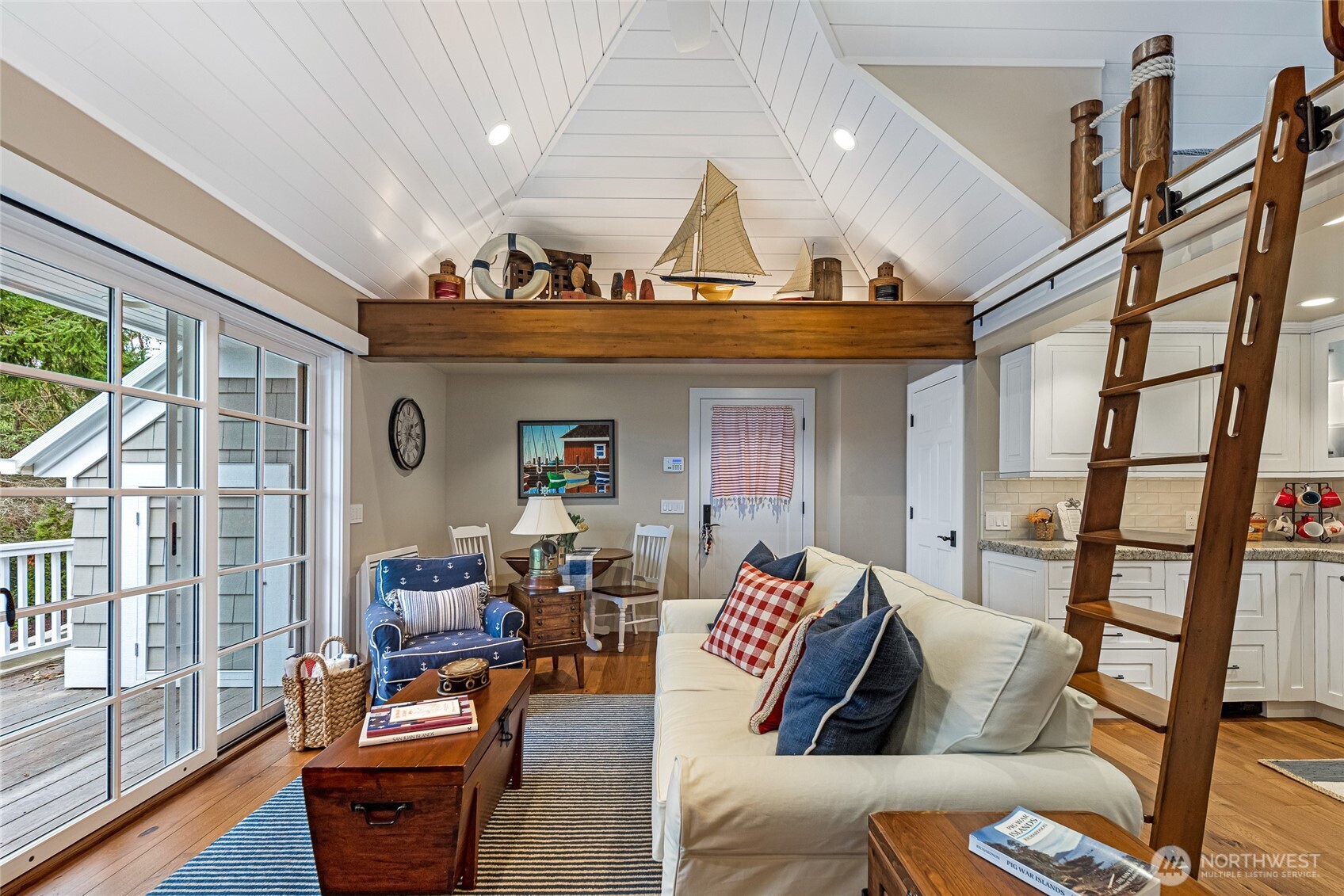 95 Laurel Point Lane Friday Harbor, WA 98250 - Photo 29 of 40 a living room with furniture