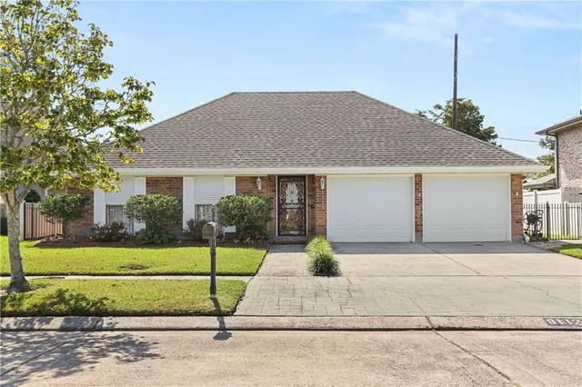 $525,000 | 8112 Ferrara Drive, Harahan, LA 70123