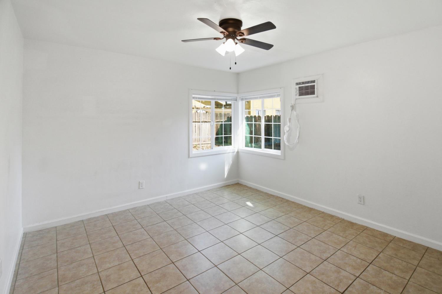 889 East 23rd Street Merced, CA 95340 - Photo 5 of 18