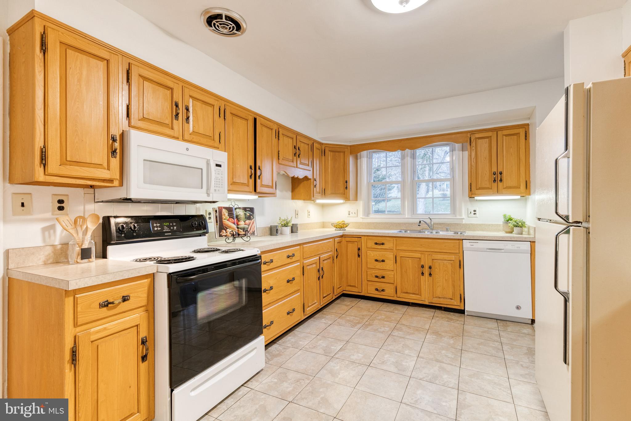 216 Fallsbrook Road Lutherville-Timonium, MD 21093 - Photo 20 of 38