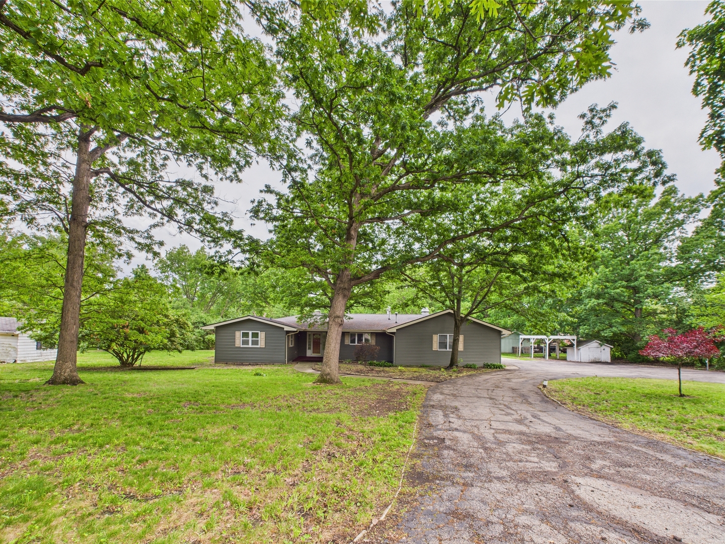 2208 Fiesta Drive Joliet, IL 60432 - Photo 1 of 27