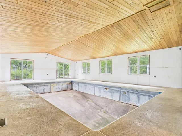 $320,000 | 2208 Fiesta Drive, Joliet, IL 60432