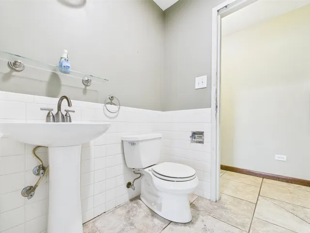 $320,000 | 2208 Fiesta Drive, Joliet, IL 60432