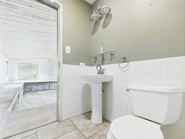 $320,000 | 2208 Fiesta Drive, Joliet, IL 60432