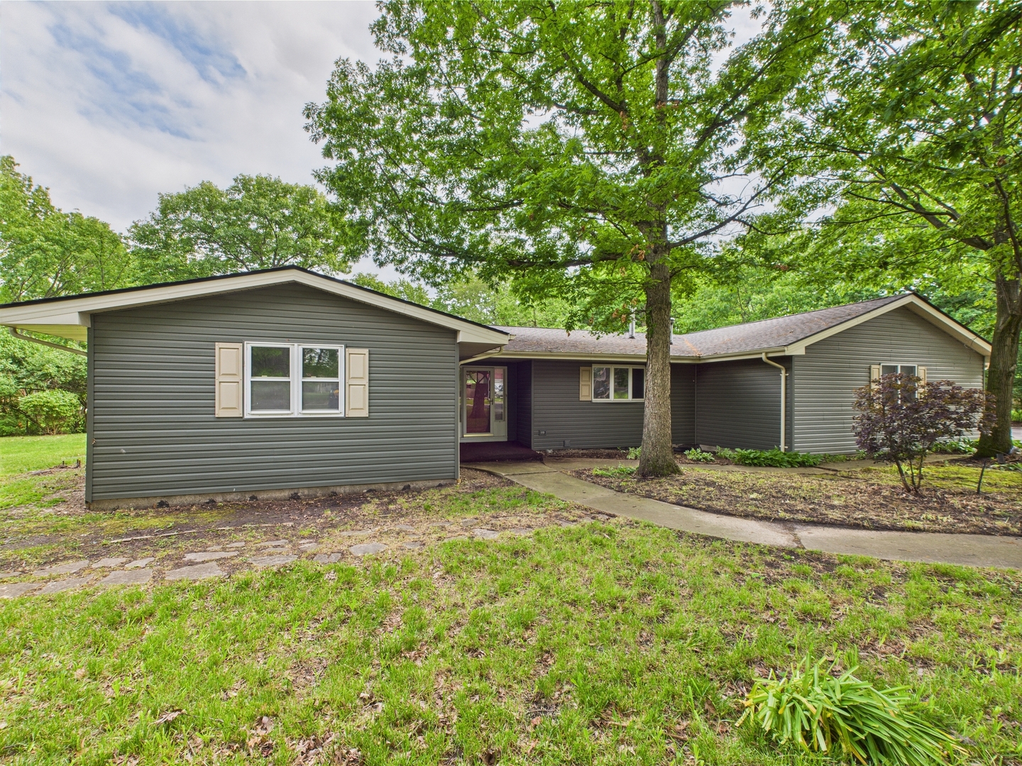 2208 Fiesta Drive Joliet, IL 60432 - Photo 3 of 27