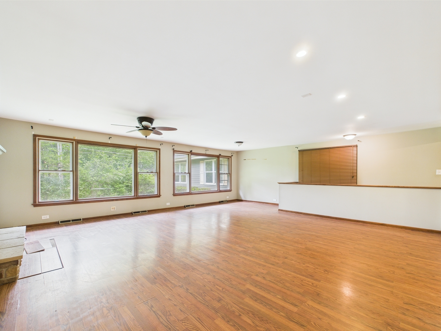 2208 Fiesta Drive Joliet, IL 60432 - Photo 4 of 27