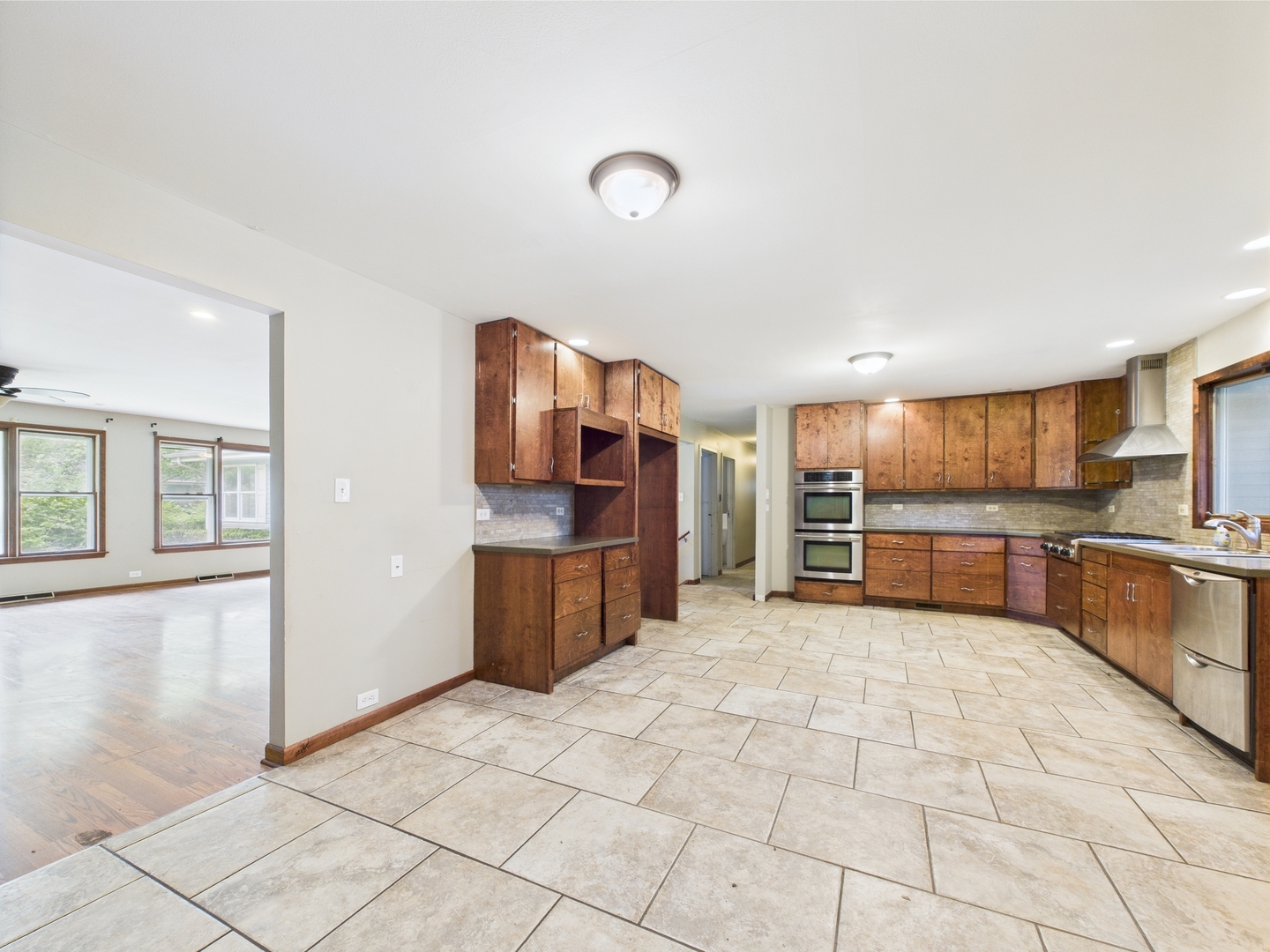 2208 Fiesta Drive Joliet, IL 60432 - Photo 7 of 27