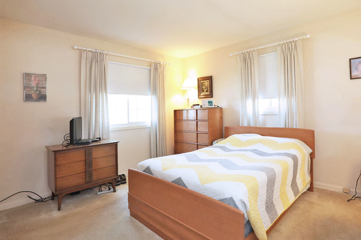 645 South Ardmore Avenue Addison, IL 60101 - Photo 11 of 28 a bedroom with a bed and window