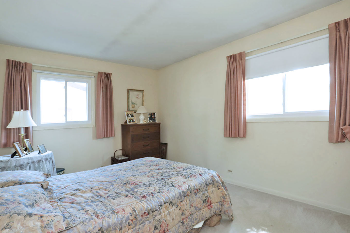 645 South Ardmore Avenue Addison, IL 60101 - Photo 13 of 28 a bedroom with a bed and a window