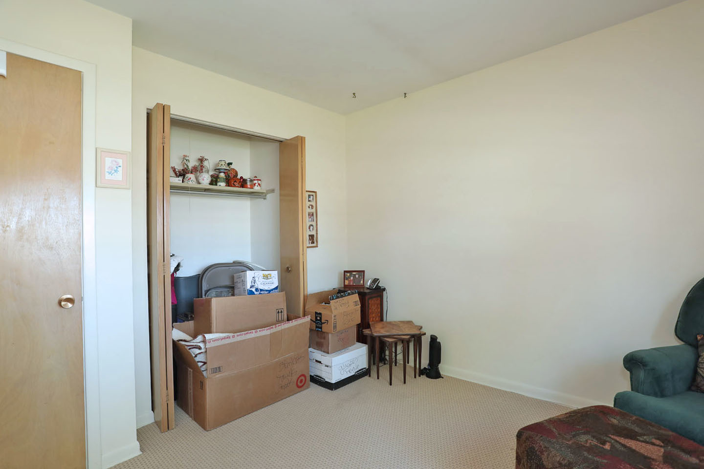 645 South Ardmore Avenue Addison, IL 60101 - Photo 16 of 28 a living room with furniture and a baby crib