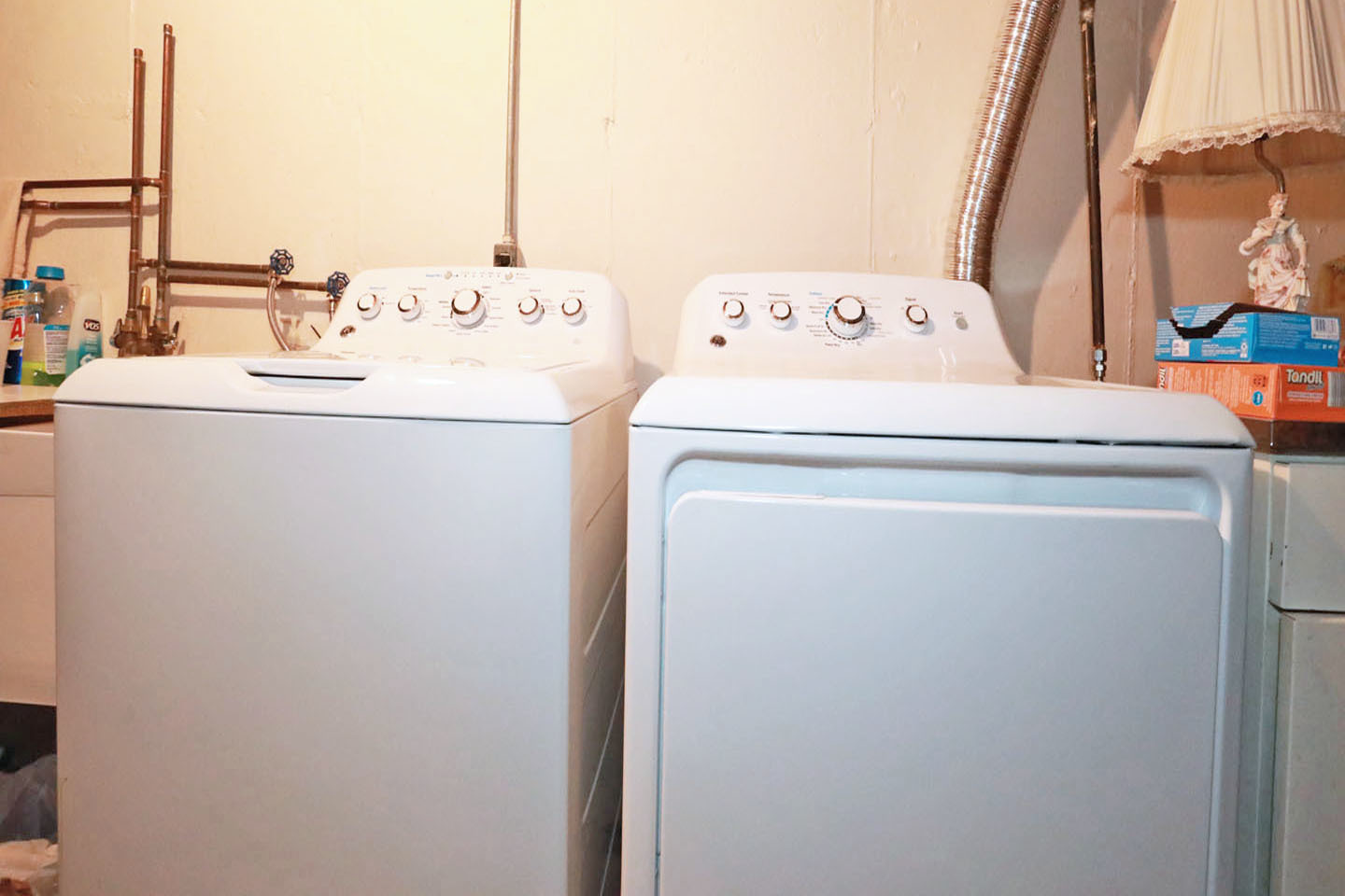 645 South Ardmore Avenue Addison, IL 60101 - Photo 21 of 28 a utility room with dryer and washer
