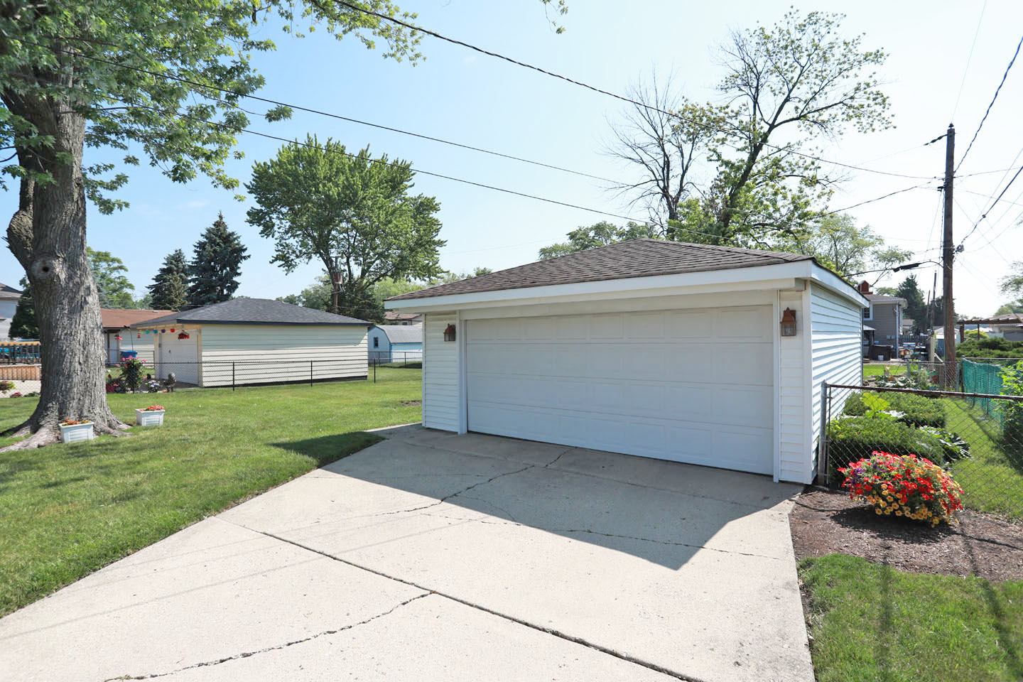 645 South Ardmore Avenue Addison, IL 60101 - Photo 22 of 28 a view of a back yard of the house