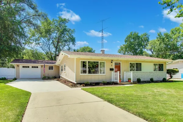 $335,000 | 3 Seneca Drive, Montgomery, IL 60538