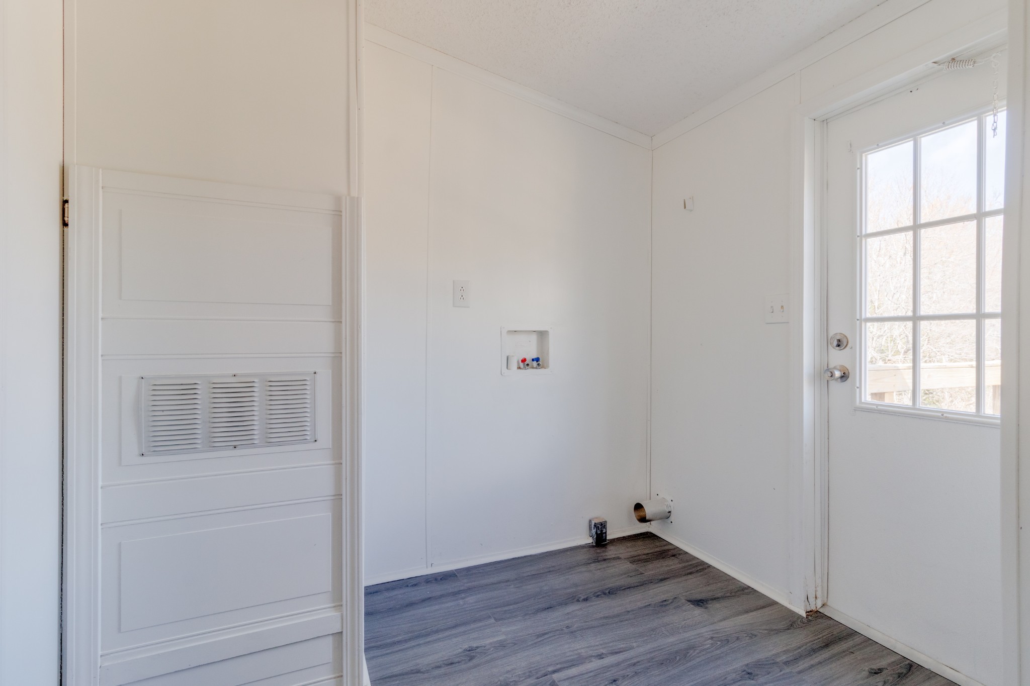 1835 Jim Kim Road Palmyra, TN 37142 - Photo 12 of 36 an empty room with wooden floor and windows