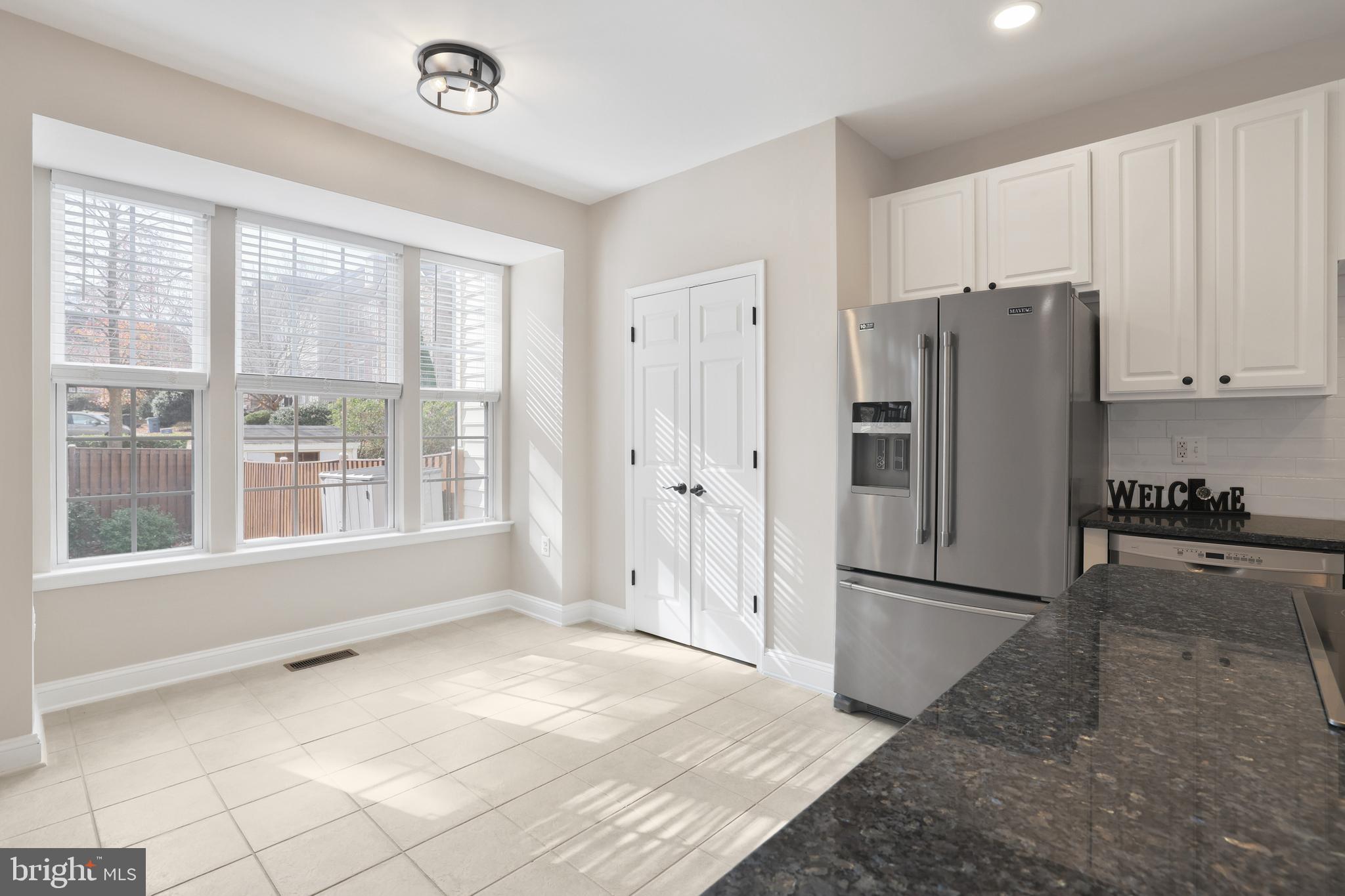 401 Yorkshire Ridge Court Purcellville, VA 20132 - Photo 21 of 64 a view of kitchen with windows and refrigerator