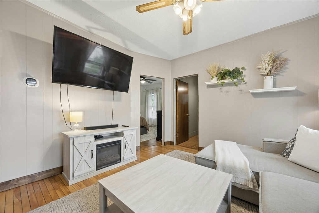 188 Vernon Street Worcester, MA 01607 - Photo 5 of 42
