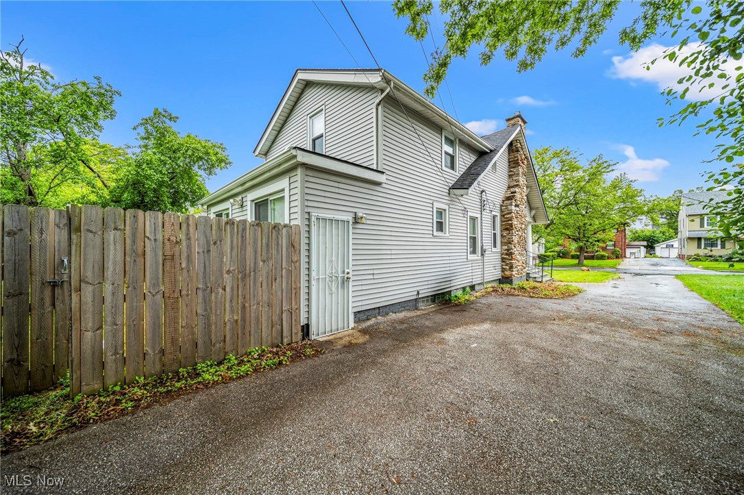 3328 Altamont Road Cleveland, OH 44118 - Photo 5 of 30 Gallery Image 5