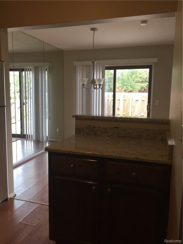 24580 Greenhill Road Warren, MI 48091 - Photo 5 of 14 IMG-6114.JPG