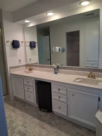 $420,000 | 913 Cherry Hills Drive, Huntsville, TX 77340