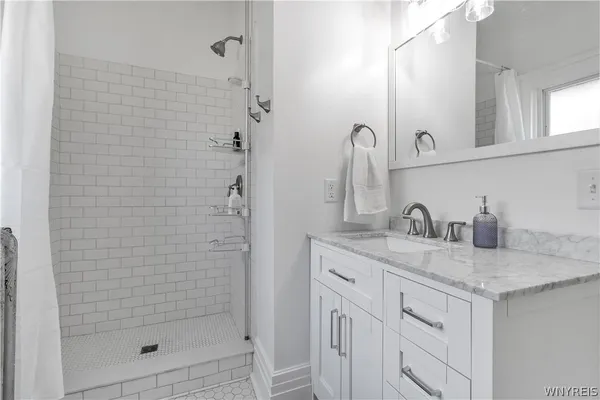 $1,475 | 617 Niagara Street, Unit 2, Buffalo, NY 14201