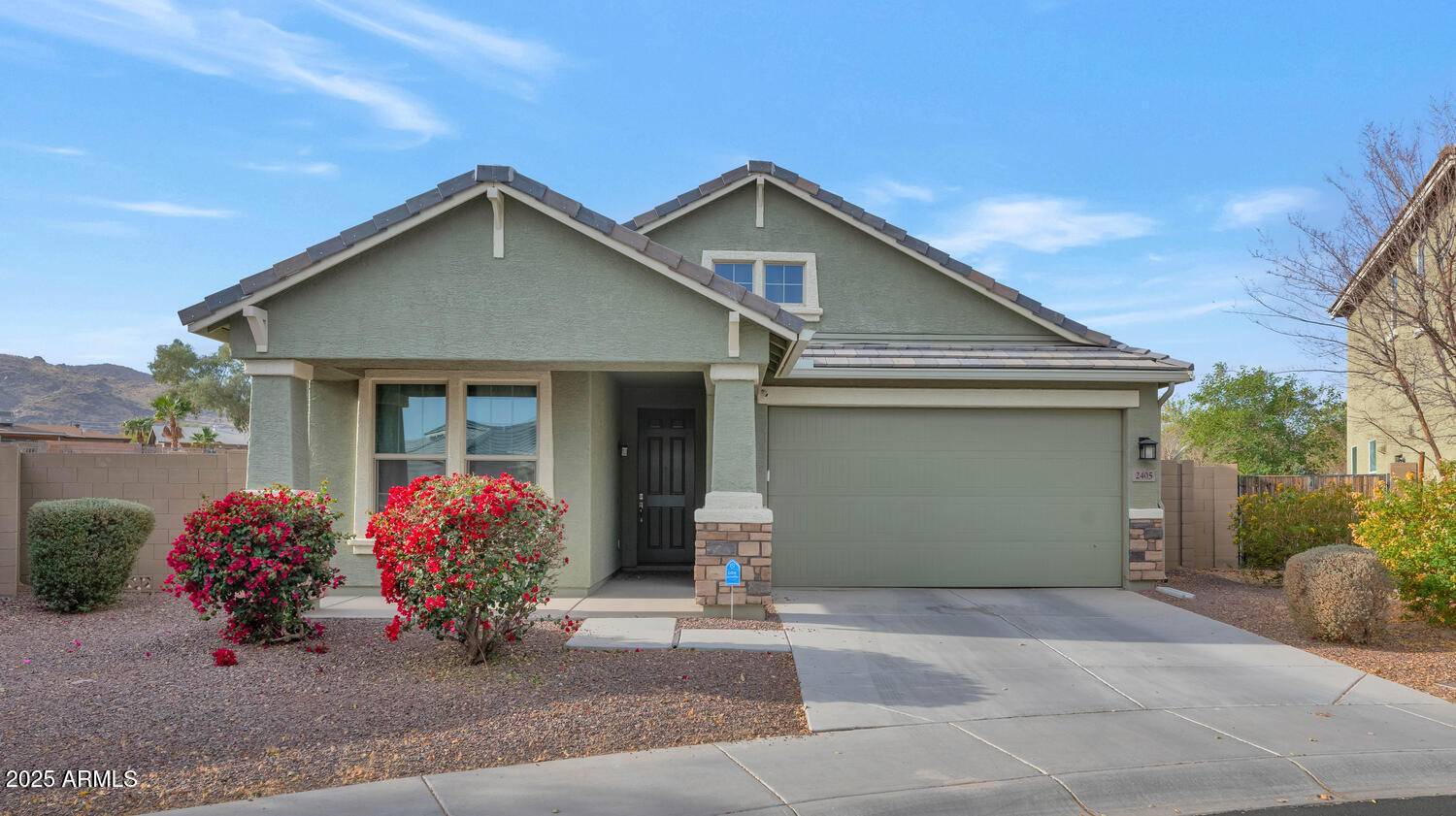 2405 E Beverly Rd-large-001-007-2405 E B