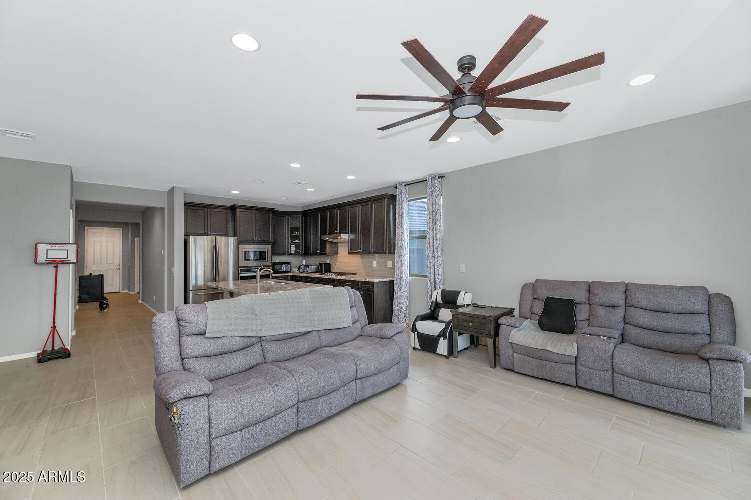 2405 East Beverly Road Phoenix, AZ 85042 - Photo 11 of 31 2405 E Beverly Rd-large-011-029-2405 E B