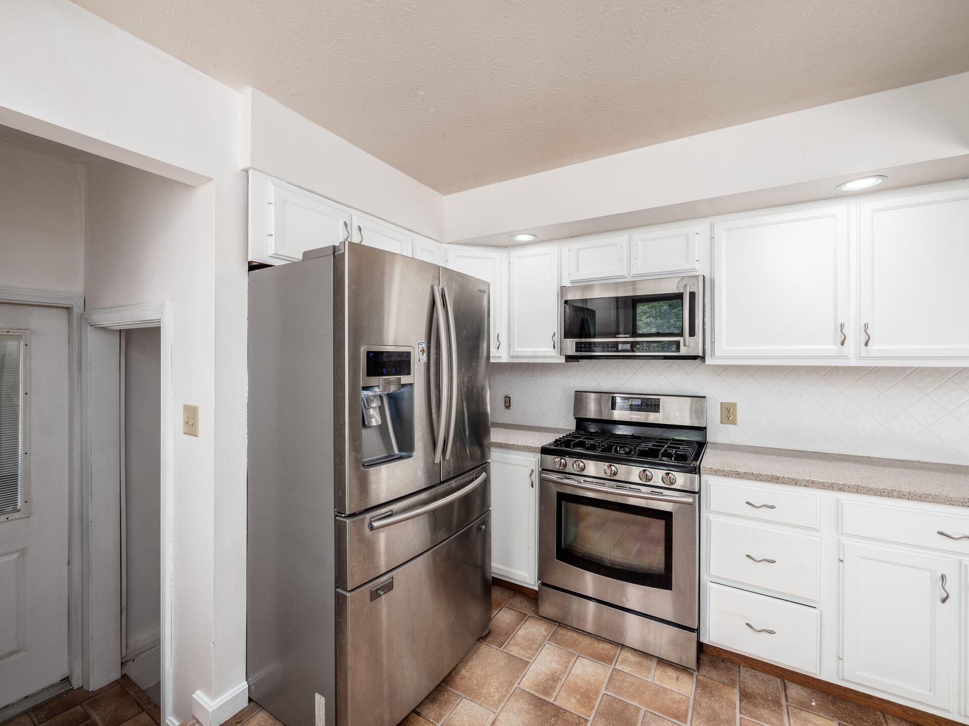 14288 Wooster Road Mount Vernon, OH 43050 - Photo 12 of 45 Stainless Steel Appliances