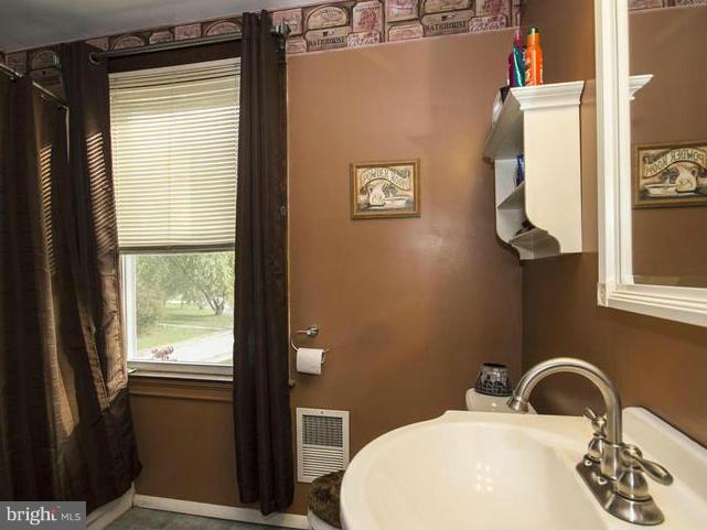 3032 Dunleer Road Baltimore, MD 21222 - Photo 18 of 29 Bath