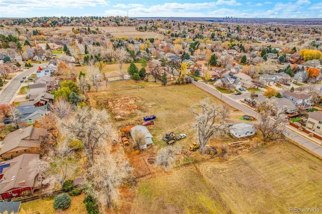 a view of an outdoor space and a yard